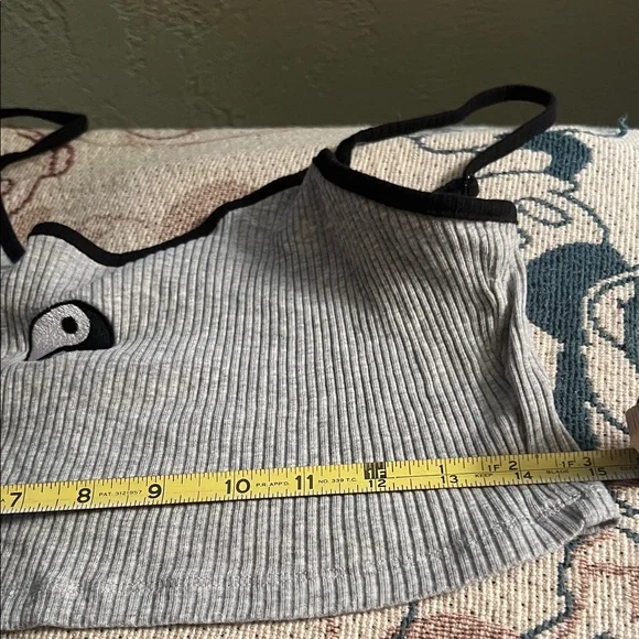 #1017+ Gray Ribbed Crop Top with Yin Yang Patch - Picture 4 of 7